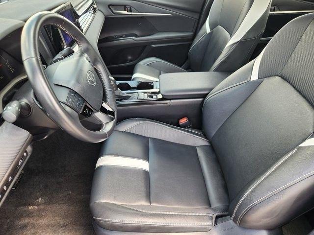 Toyota Camry Hybrid XLE 2025