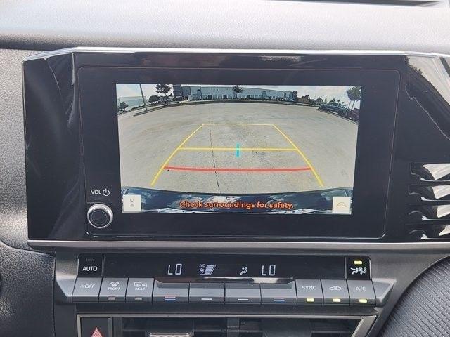 Toyota Camry Hybrid XLE 2025