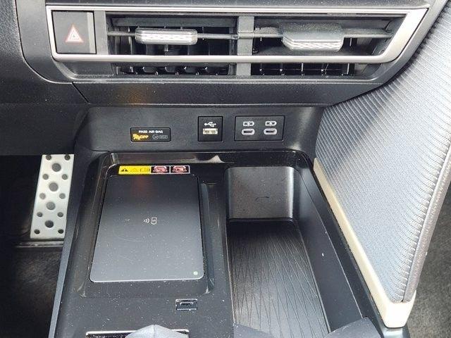 Toyota Camry Hybrid XLE 2025