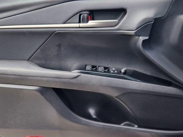 Toyota Camry Hybrid XLE 2025