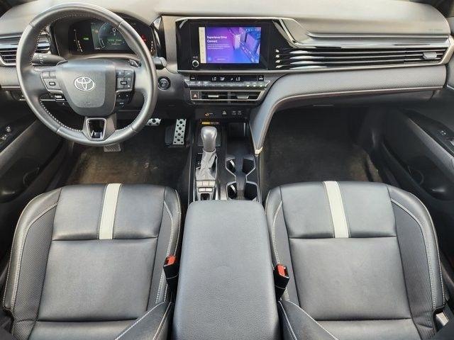 Toyota Camry Hybrid XLE 2025