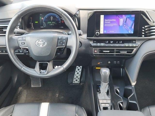 Toyota Camry Hybrid XLE 2025
