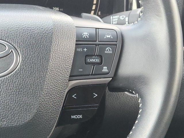 Toyota Camry Hybrid XLE 2025