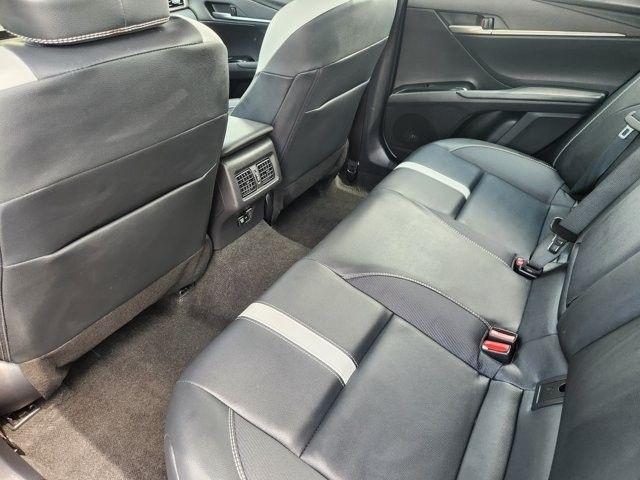 Toyota Camry Hybrid XLE 2025