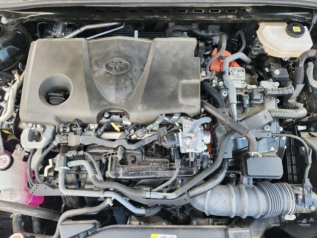 Toyota Camry Hybrid XLE 2025