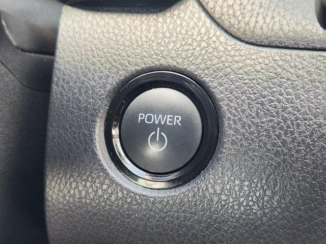 Toyota Camry Hybrid XLE 2025
