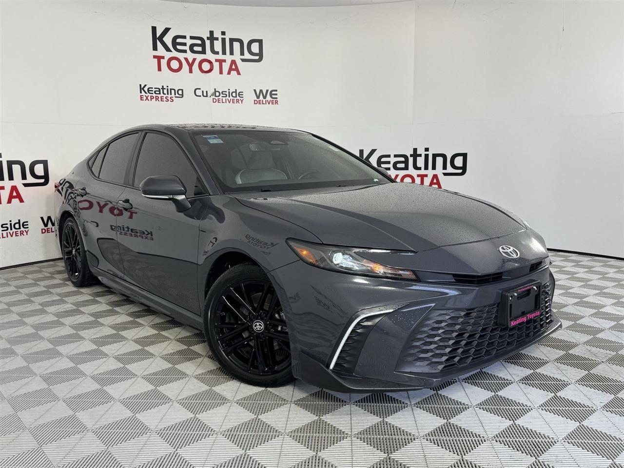 Toyota Camry Hybrid XLE 2025