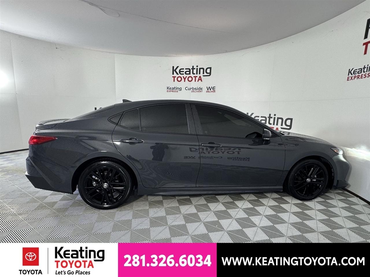 Toyota Camry Hybrid XLE 2025
