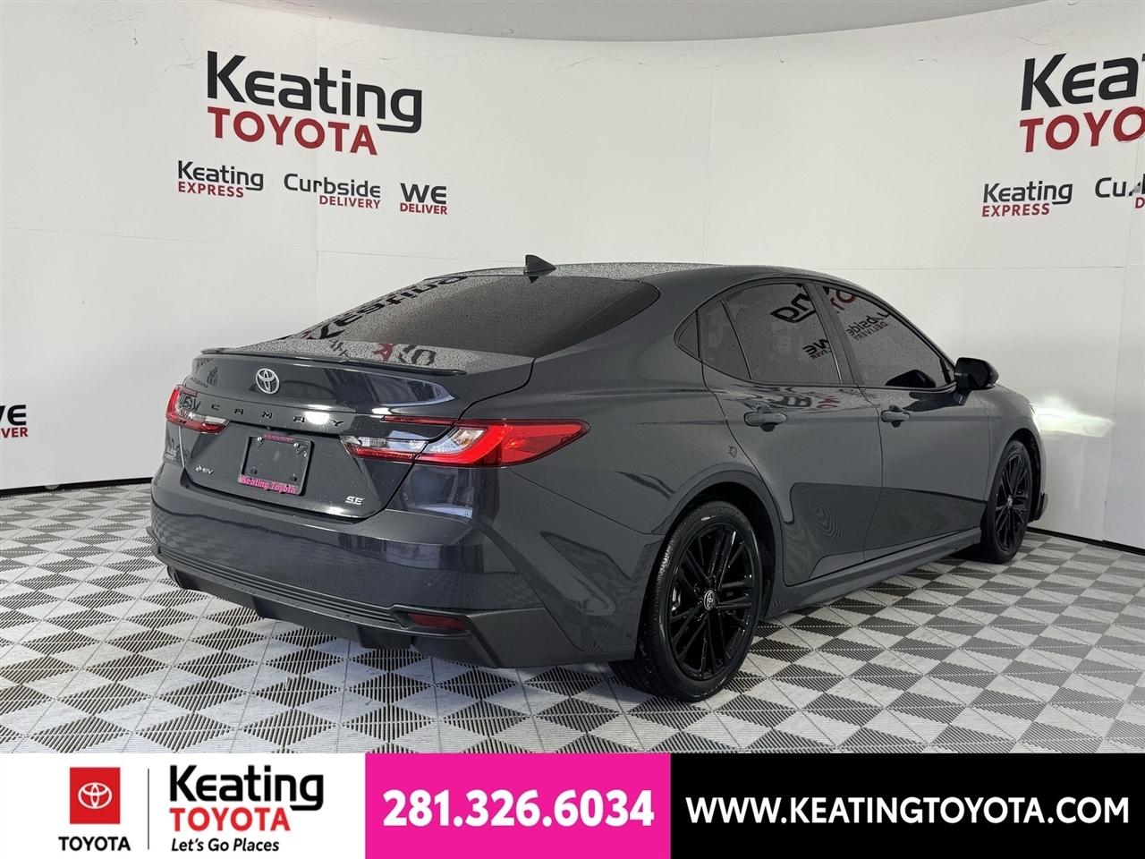 Toyota Camry Hybrid XLE 2025