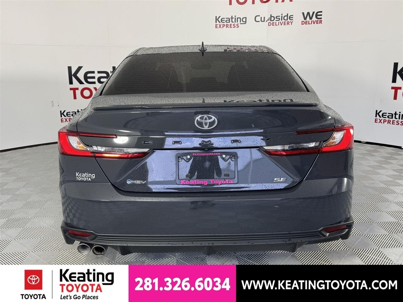 Toyota Camry Hybrid XLE 2025