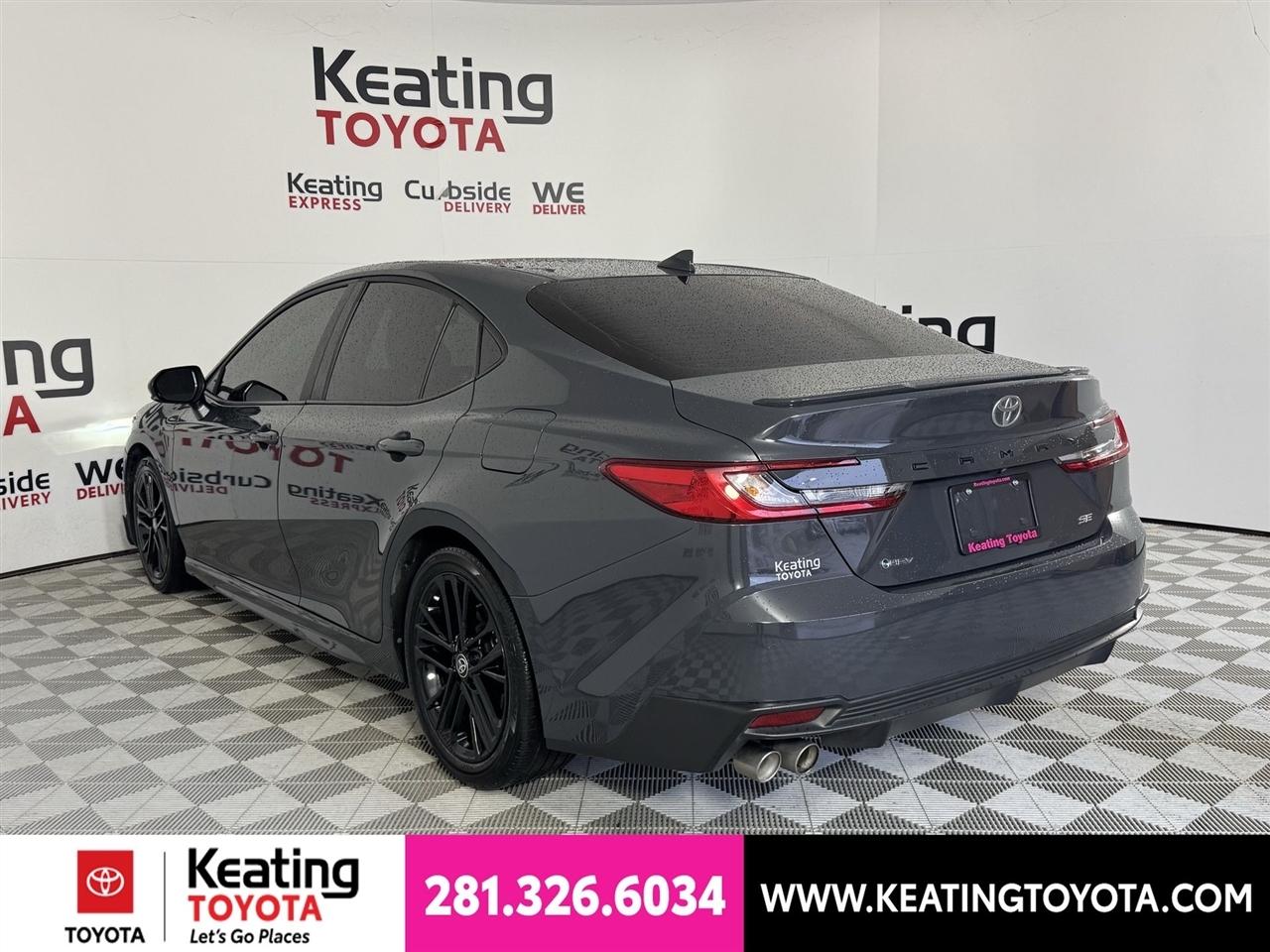 Toyota Camry Hybrid XLE 2025