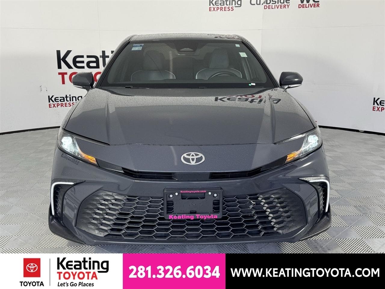 Toyota Camry Hybrid XLE 2025