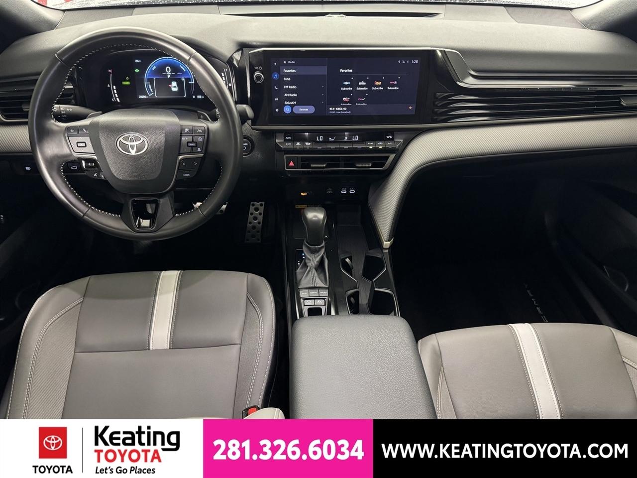 Toyota Camry Hybrid XLE 2025