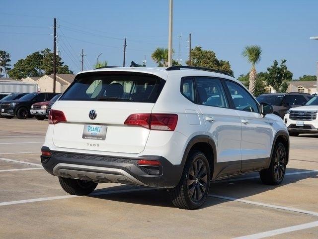 Volkswagen Taos S 2024