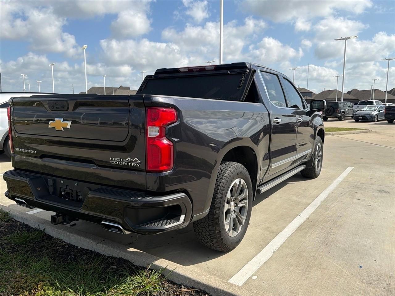 Chevrolet Silverado 1500 High Country Crew Cab 4WD 2024