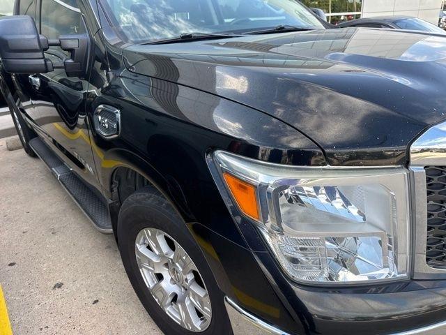 Nissan Titan SV Crew Cab 2WD 2017