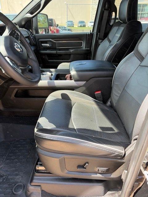 RAM 2500 Laramie Crew Cab 4WD 2025