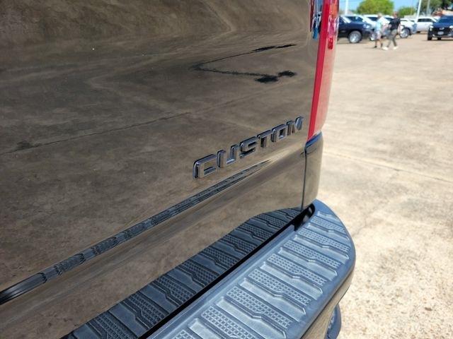 Chevrolet Silverado 1500 Trail Boss Custom Crew Cab 4WD 2024