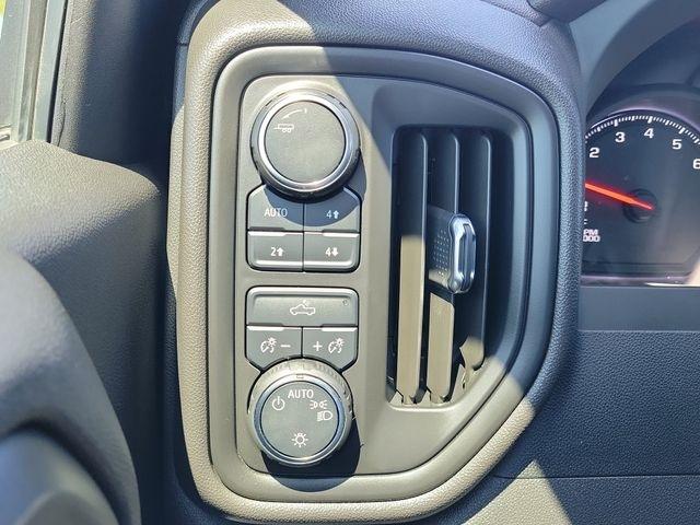 Chevrolet Silverado 1500 Trail Boss Custom Crew Cab 4WD 2024