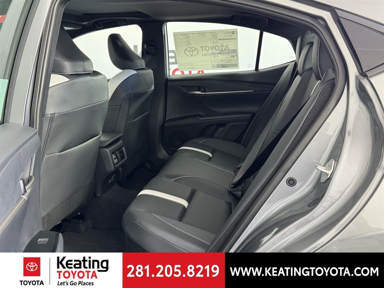 Toyota Camry Hybrid XLE 2026