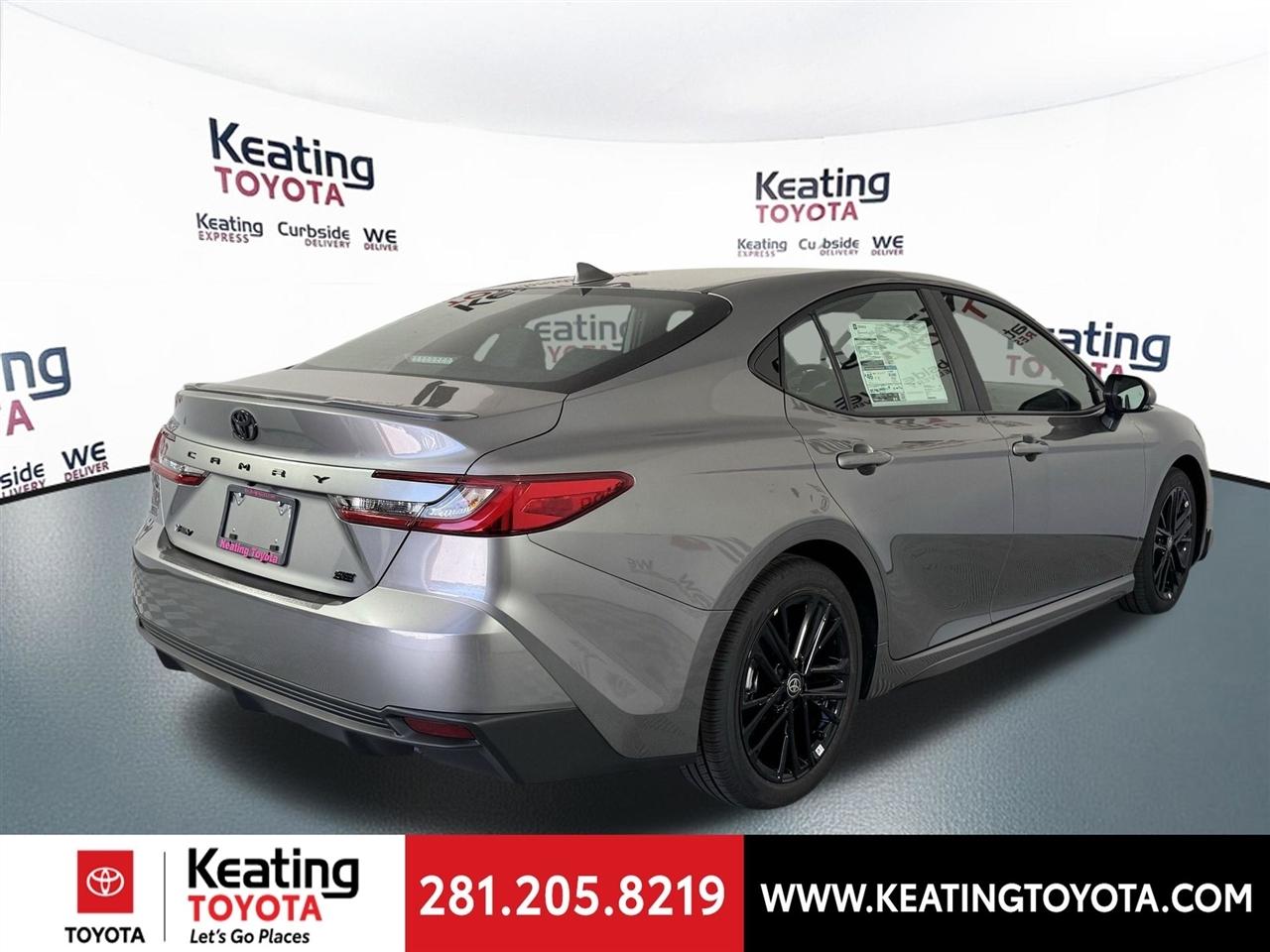 Toyota Camry Hybrid XLE 2026