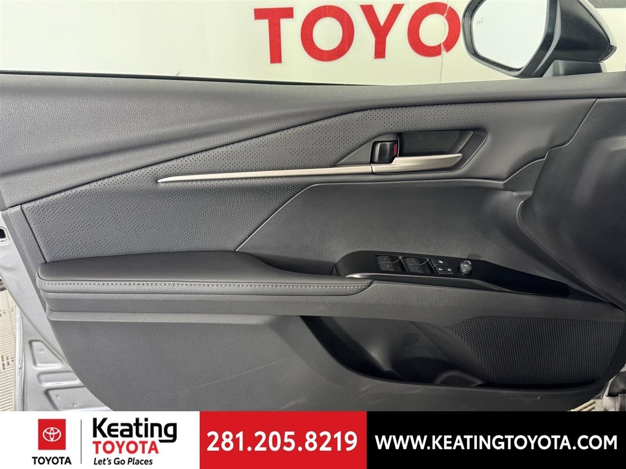 Toyota Camry Hybrid XLE 2026