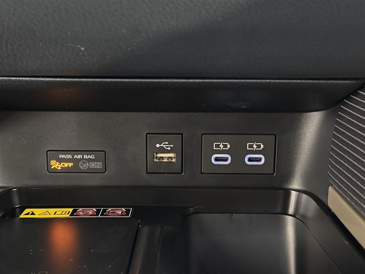 Toyota Camry Hybrid XLE 2026