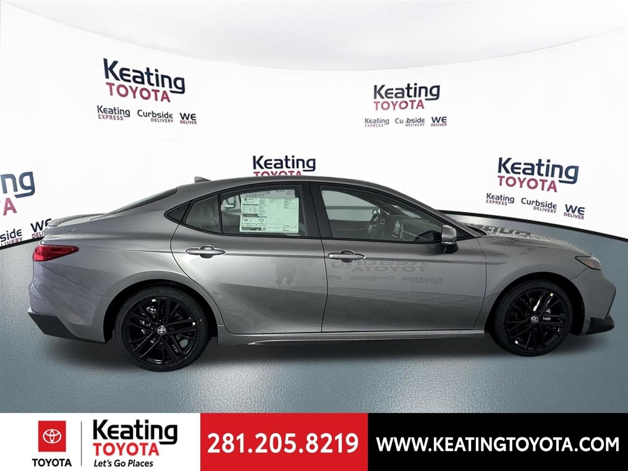 Toyota Camry Hybrid XLE 2026