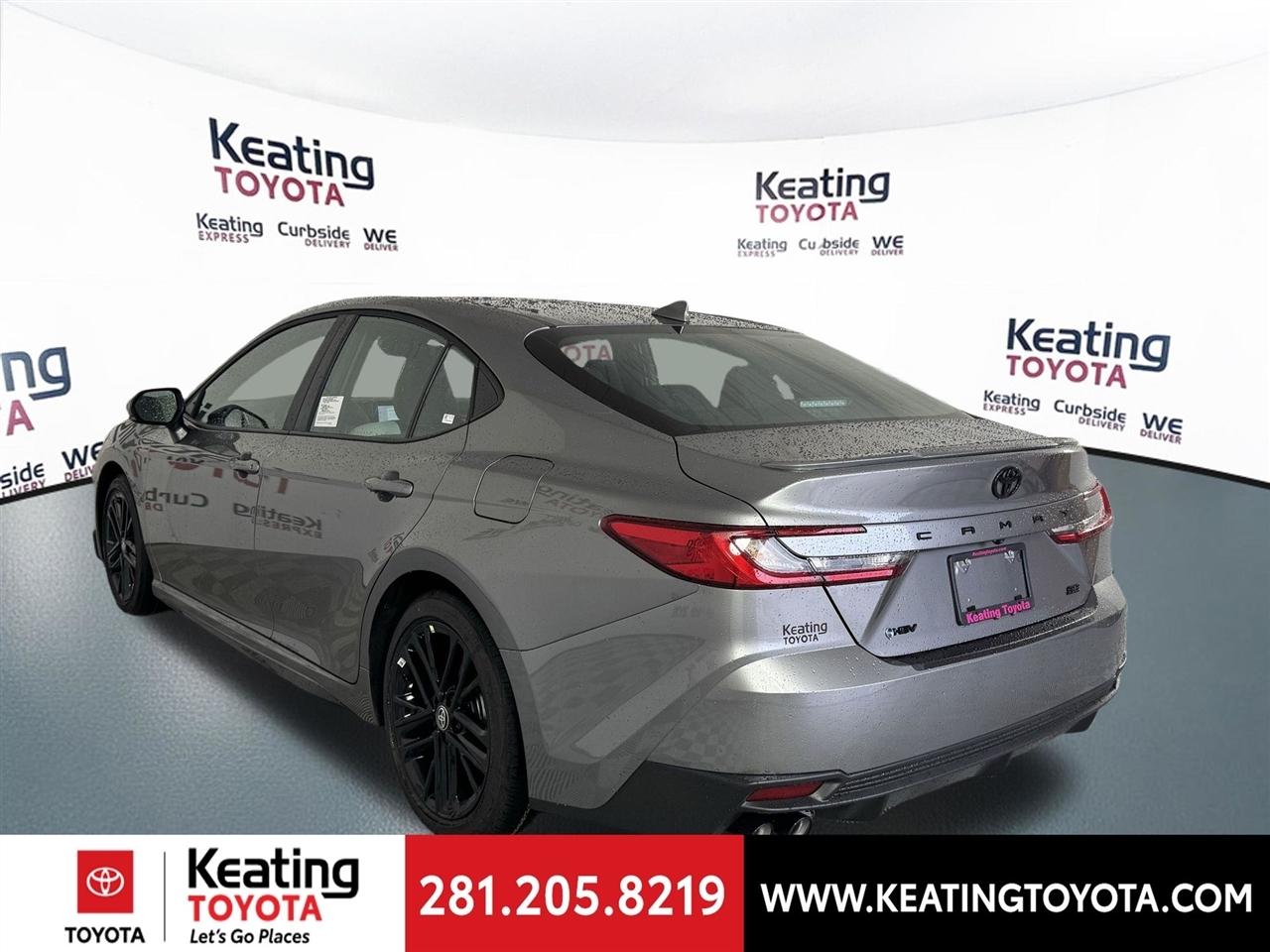 Toyota Camry Hybrid XLE 2026