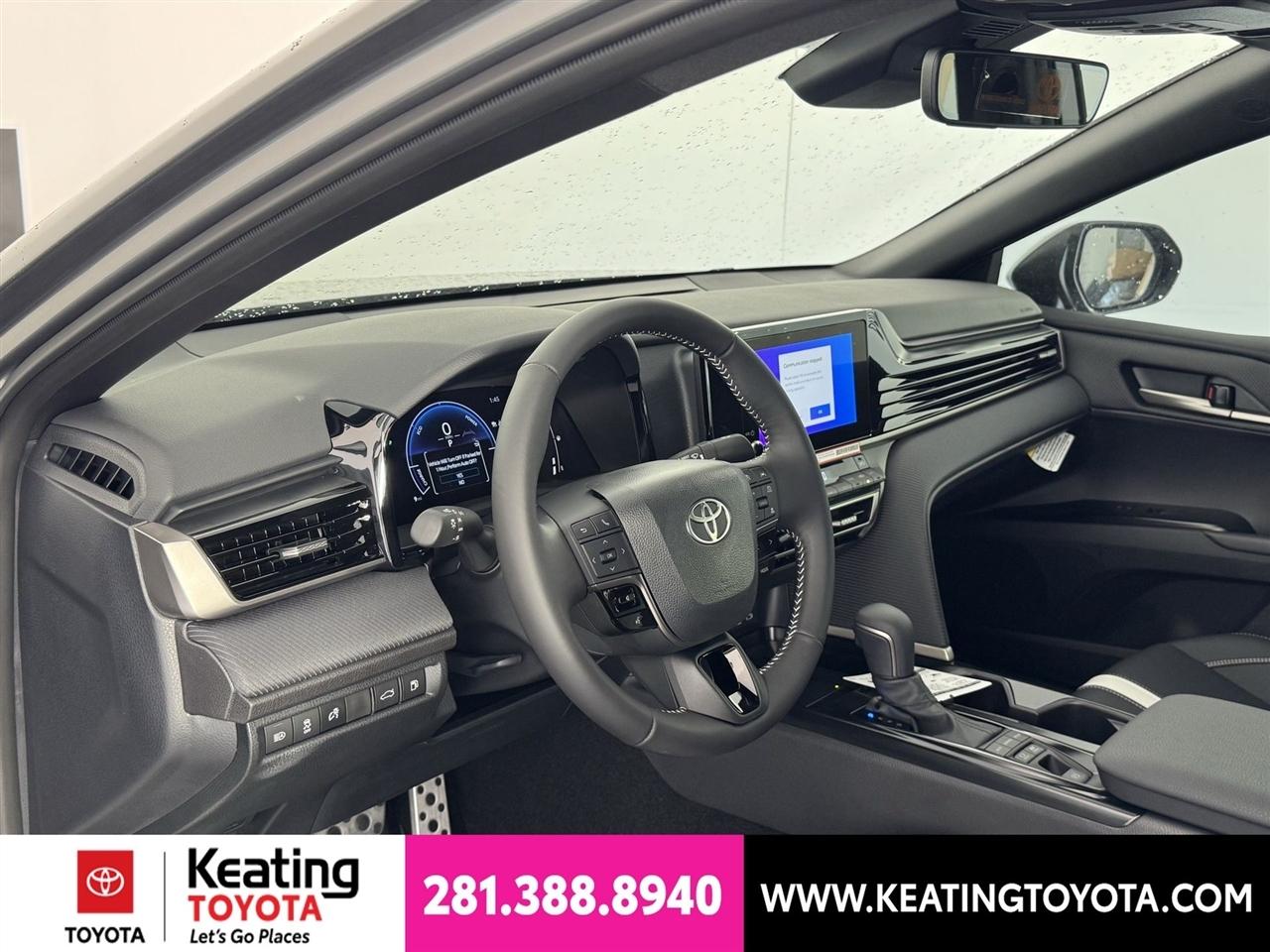 Toyota Camry Hybrid XLE 2026