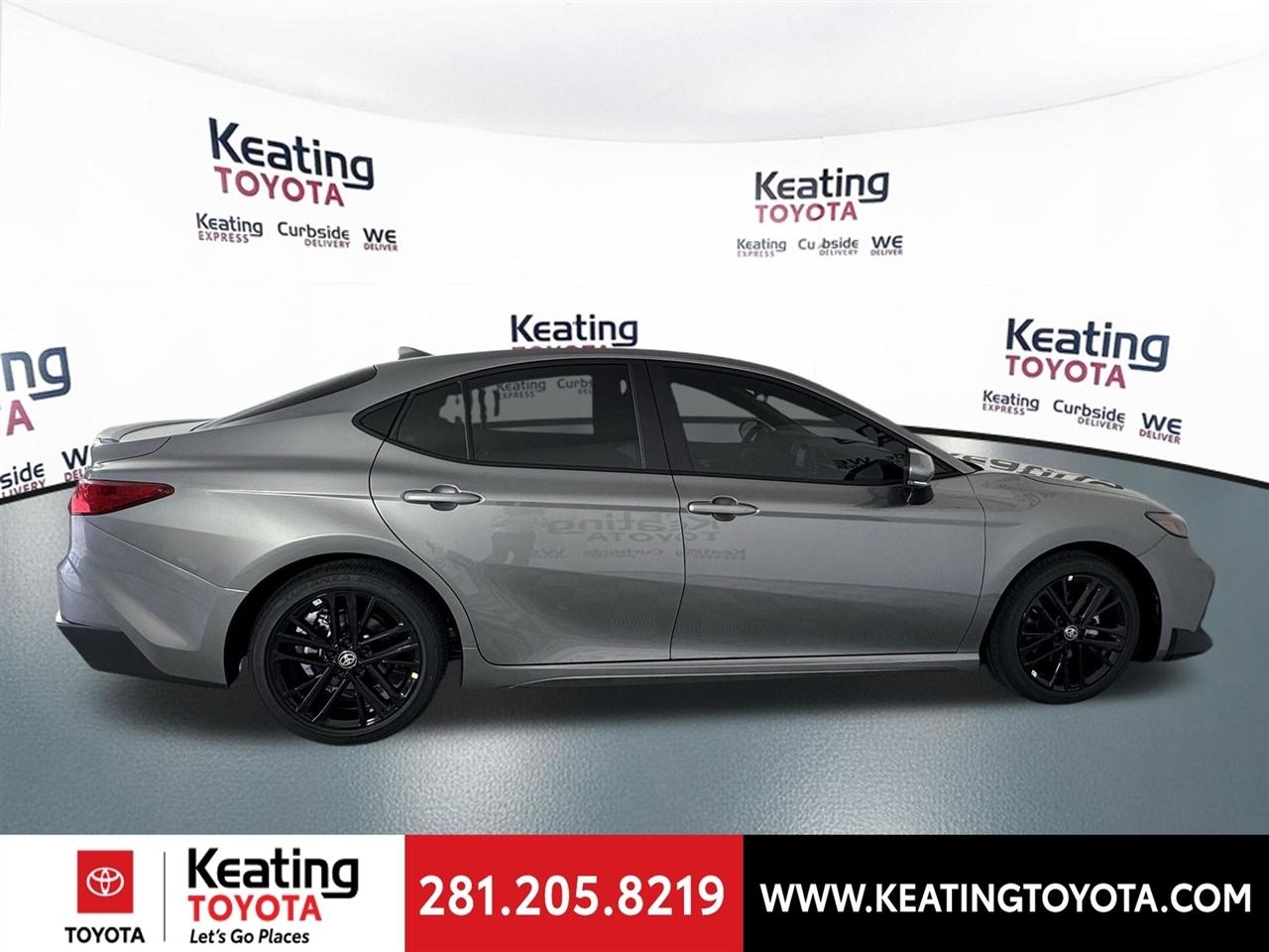 Toyota Camry Hybrid XLE 2026