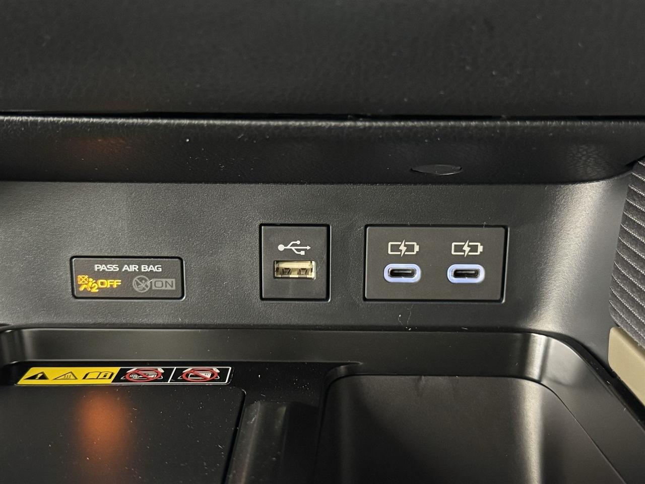 Toyota Camry Hybrid XLE 2026