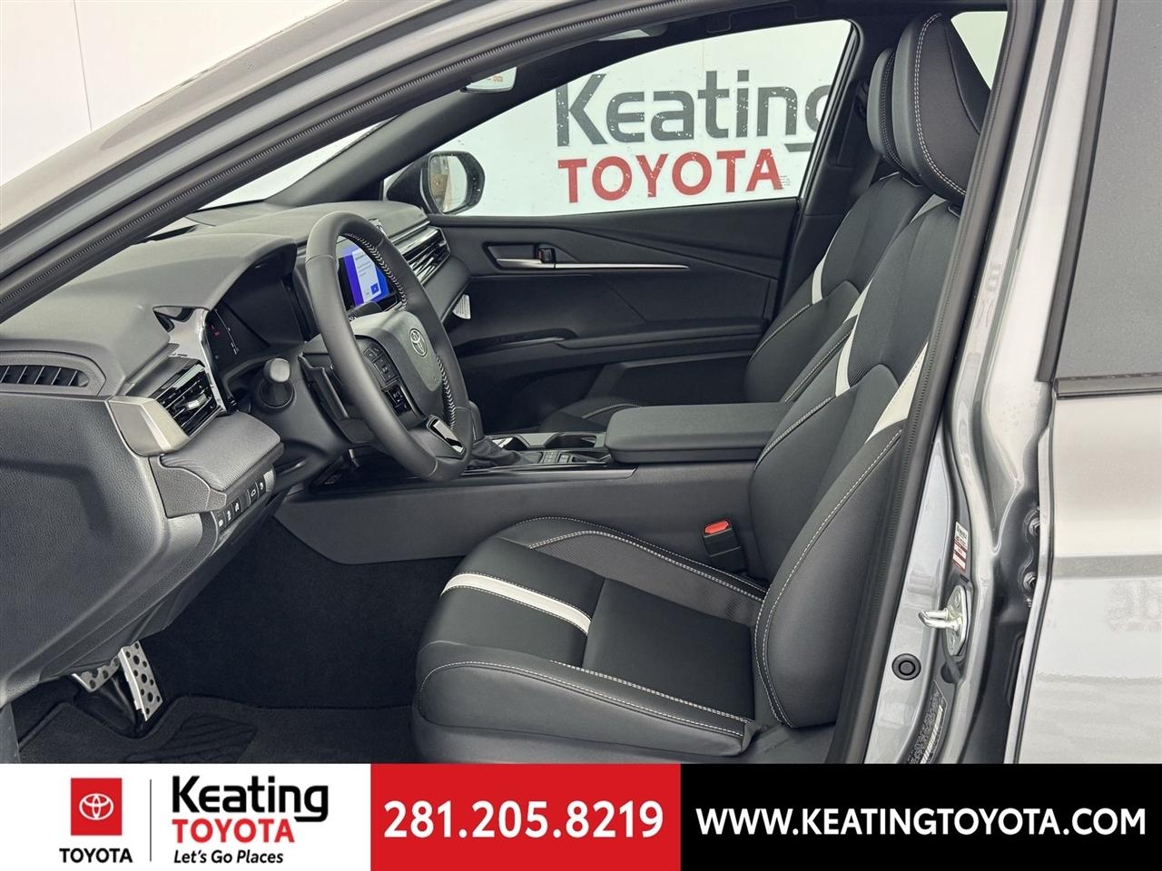 Toyota Camry Hybrid XLE 2026