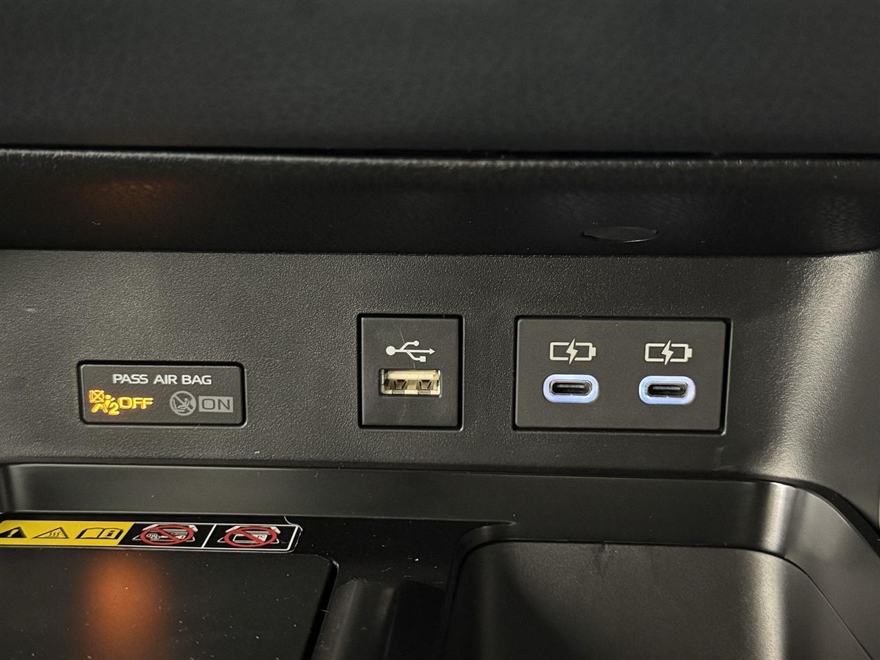 Toyota Camry Hybrid XLE 2026