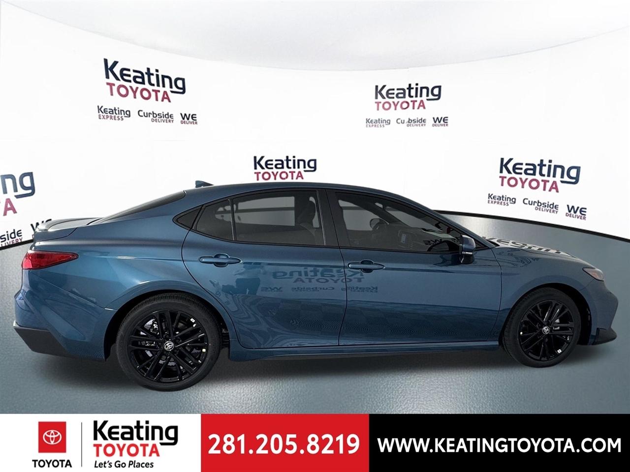 Toyota Camry Hybrid XLE 2026