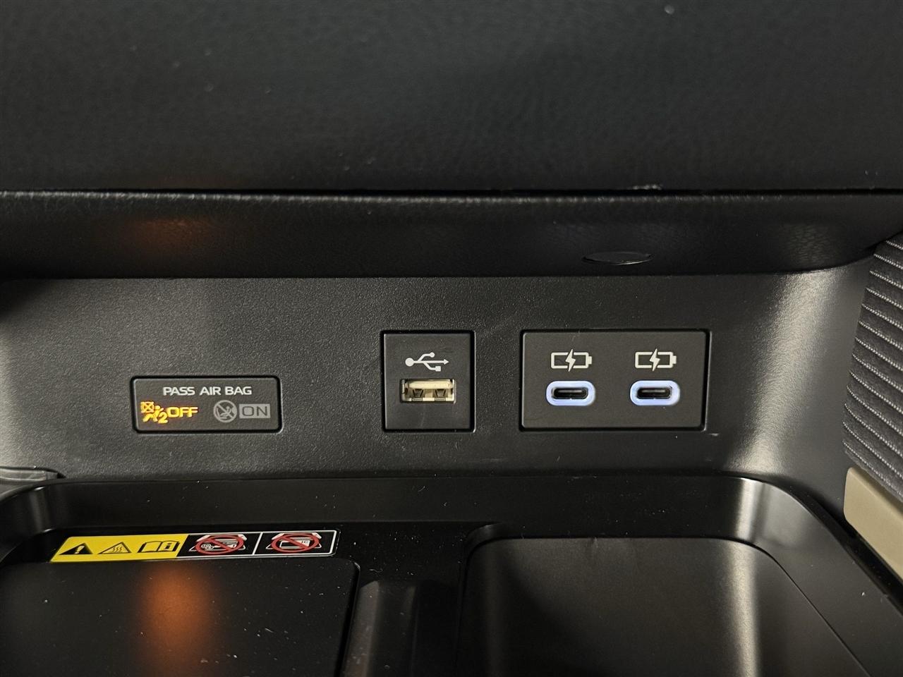 Toyota Camry Hybrid XLE 2026