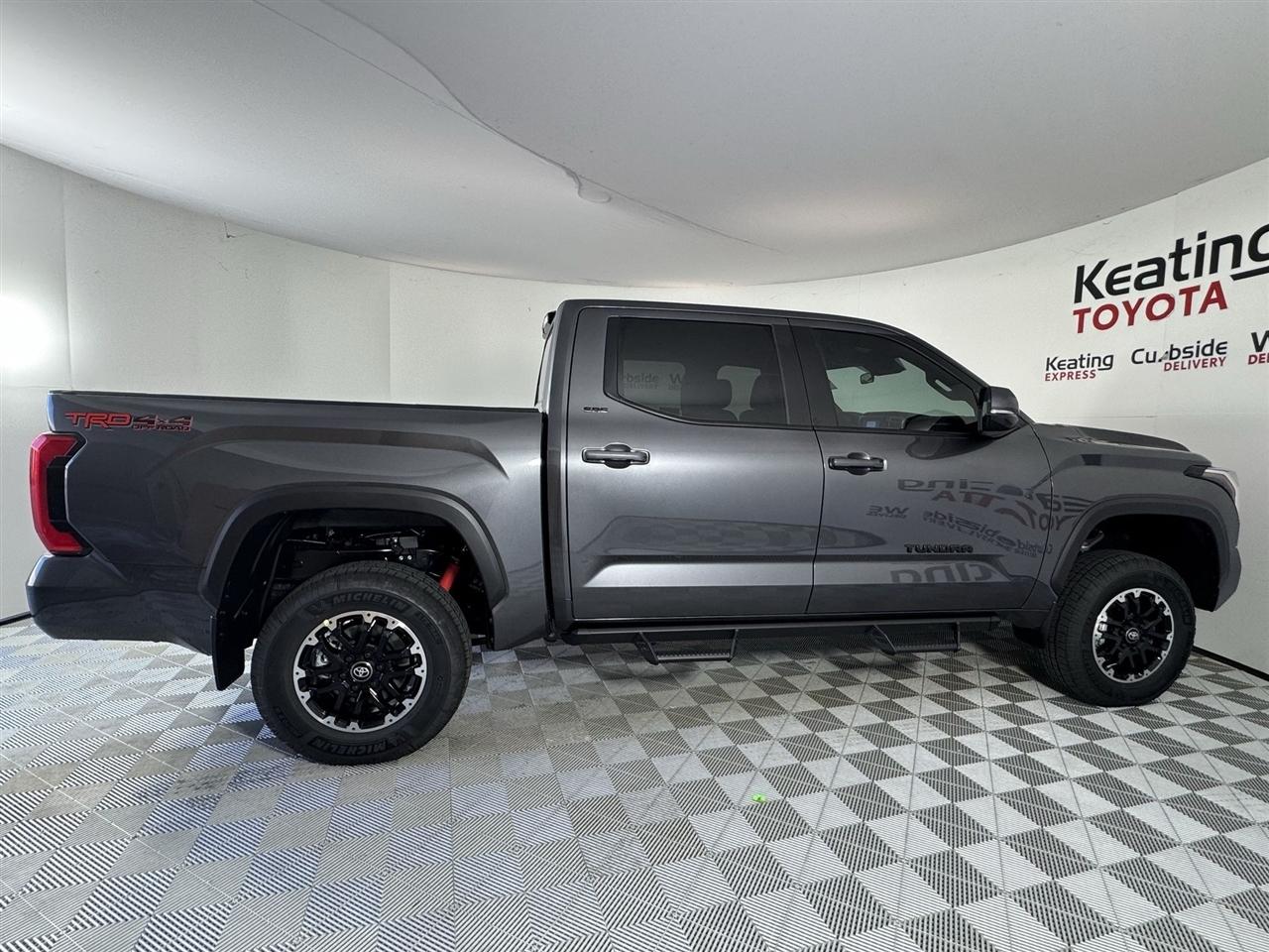 Toyota Tundra SR5 CrewMax 4WD 2026