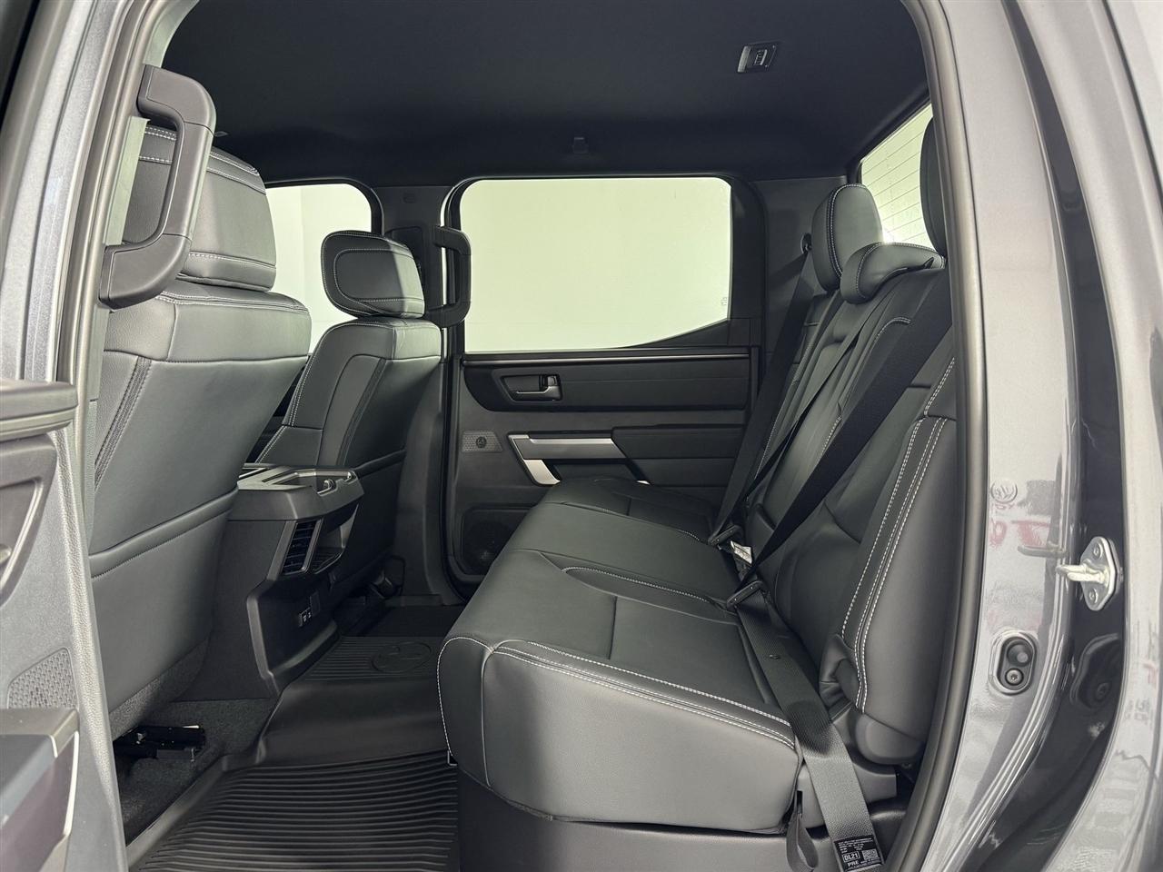 Toyota Tundra SR5 CrewMax 4WD 2026