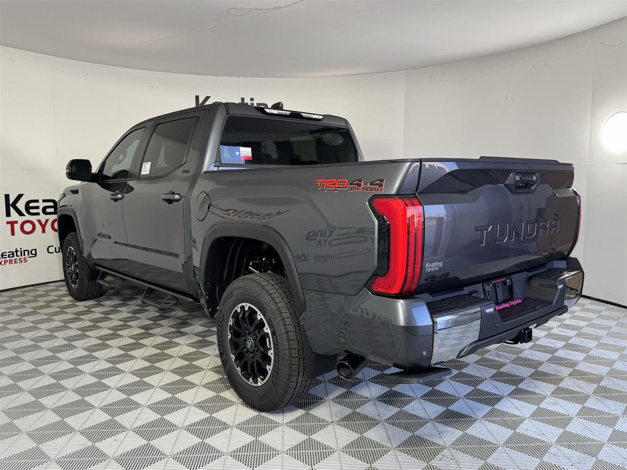 Toyota Tundra SR5 CrewMax 4WD 2026