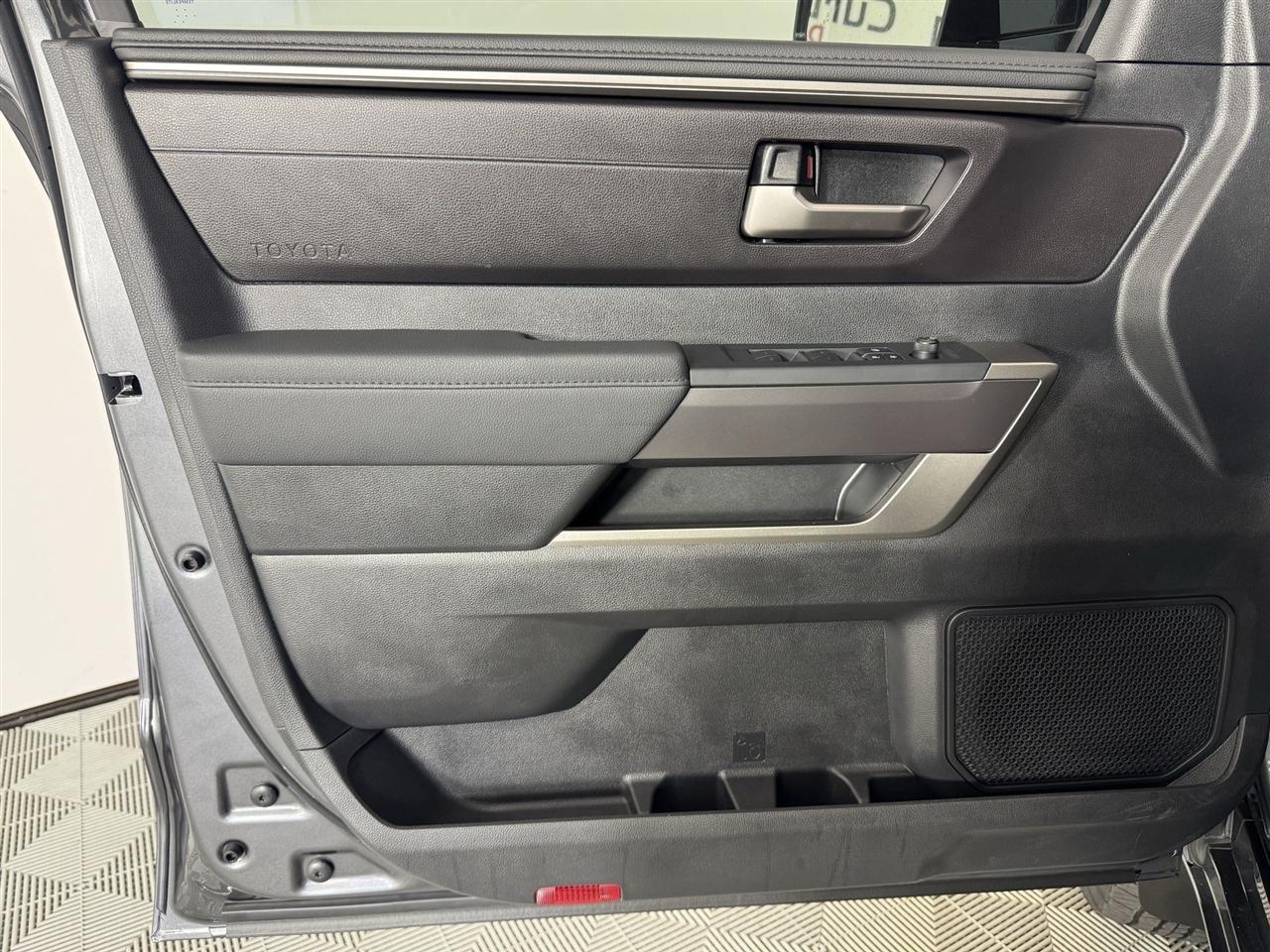 Toyota Tundra SR5 CrewMax 4WD 2026