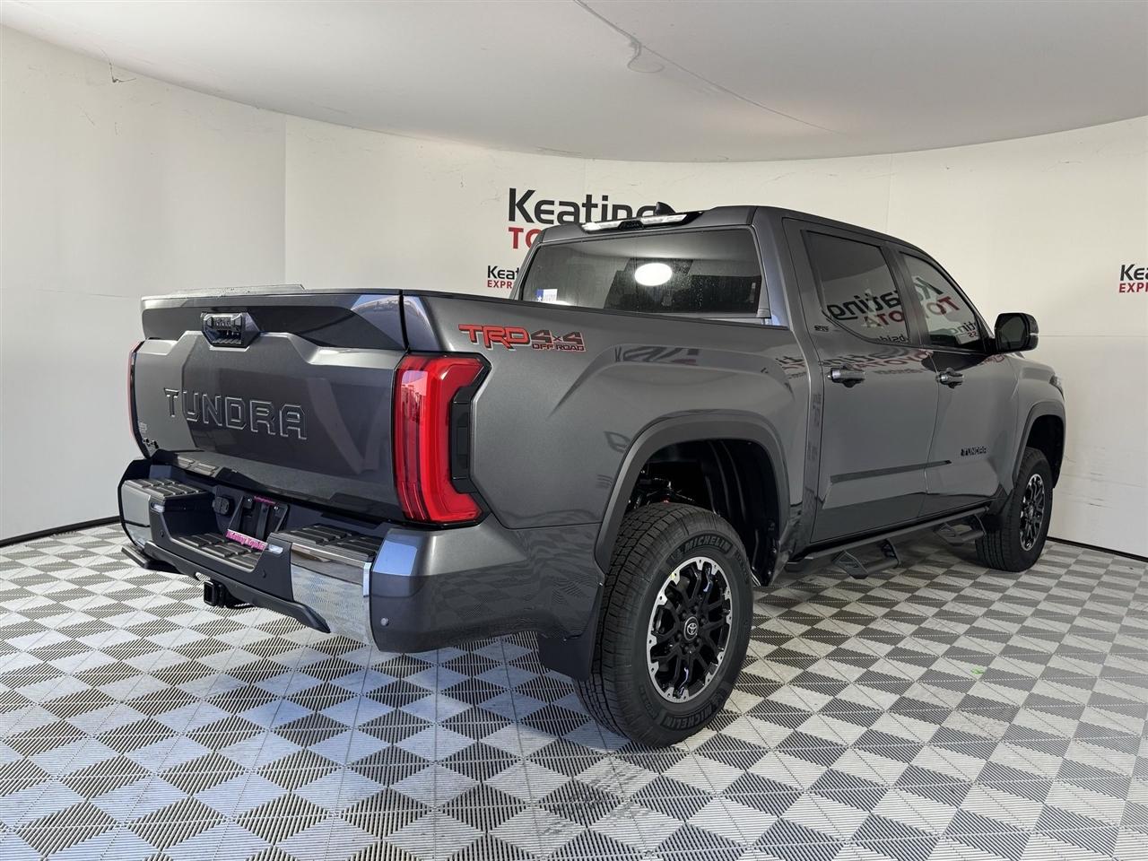 Toyota Tundra SR5 CrewMax 4WD 2026