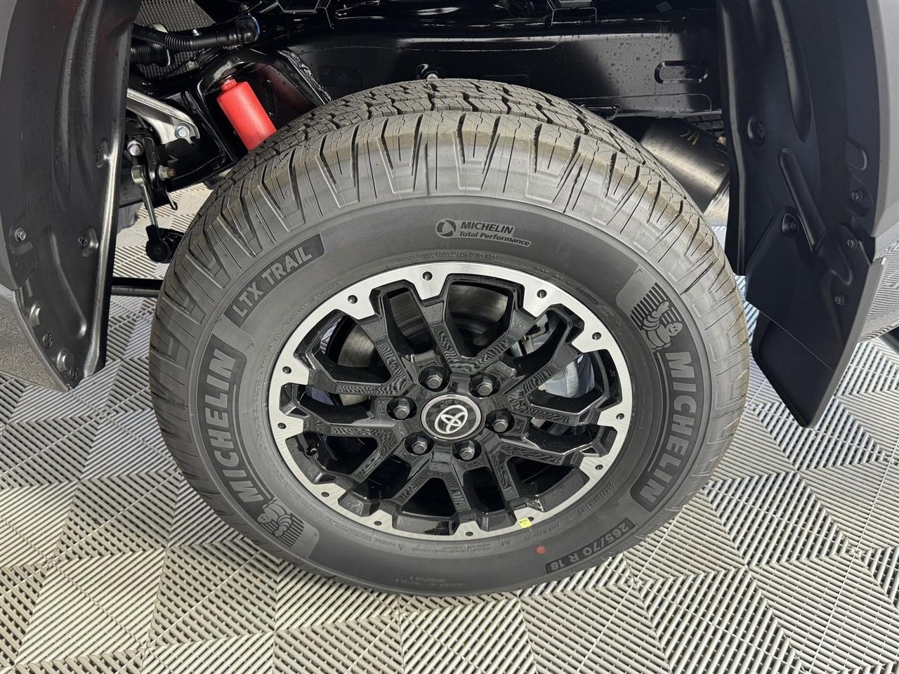 Toyota Tundra SR5 CrewMax 4WD 2026