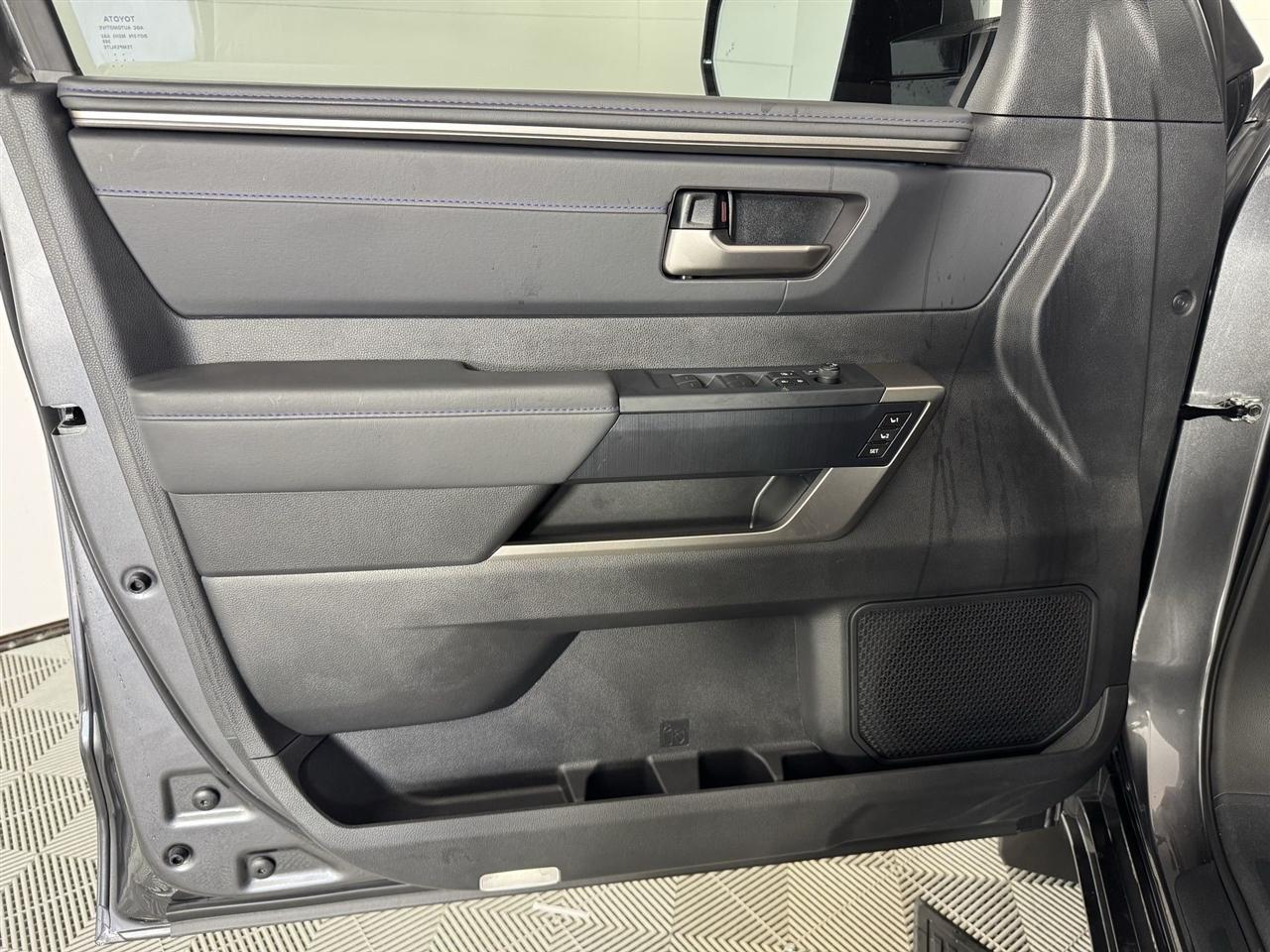 Toyota Tundra Platinum CrewMax 4WD 2026