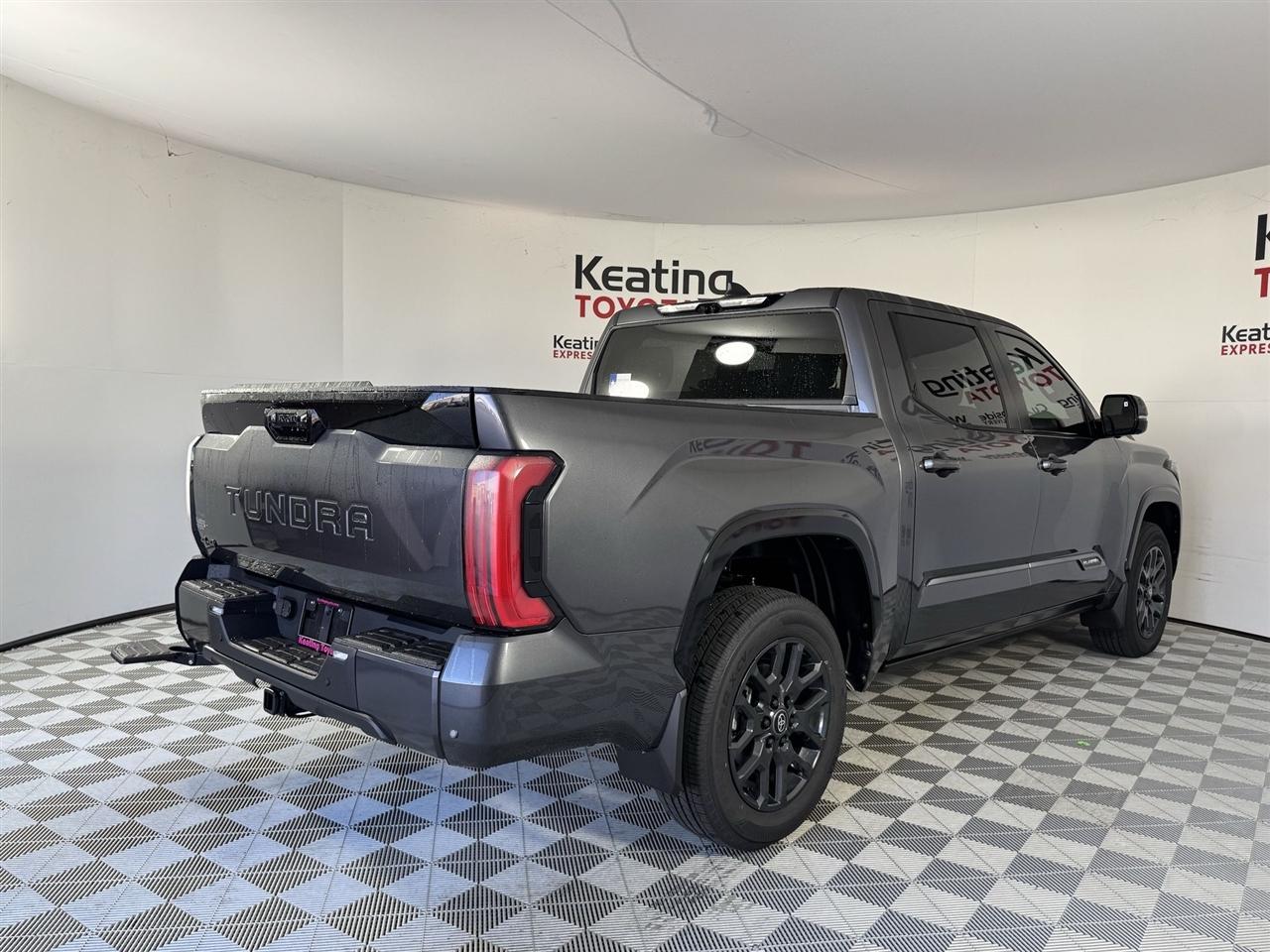 Toyota Tundra Platinum CrewMax 4WD 2026