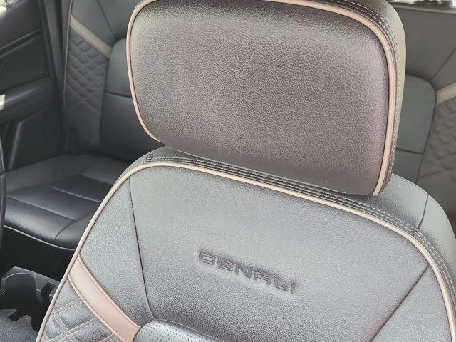 GMC Canyon Denali Crew Cab 4WD 2023