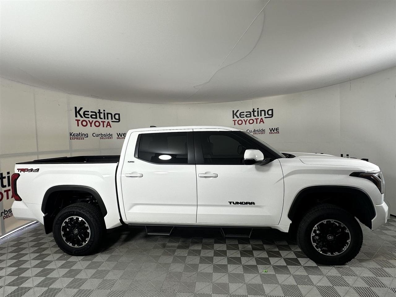 Toyota Tundra SR5 CrewMax 4WD 2026