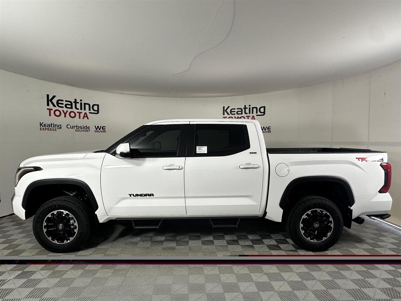 Toyota Tundra SR5 CrewMax 4WD 2026