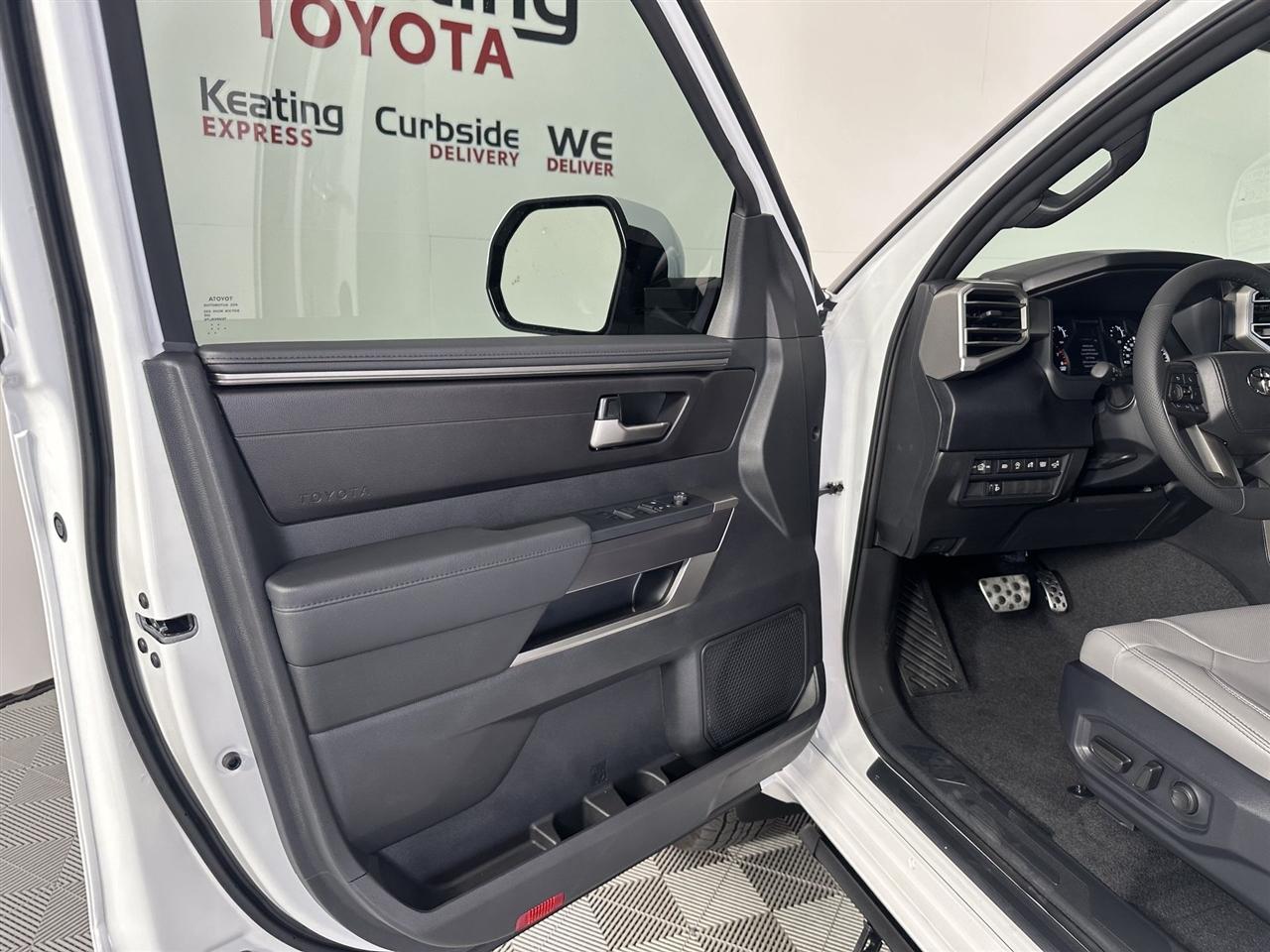 Toyota Tundra SR5 CrewMax 4WD 2026