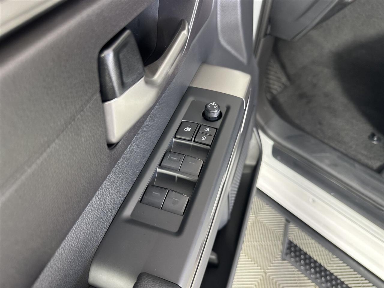 Toyota Tundra SR5 CrewMax 4WD 2026