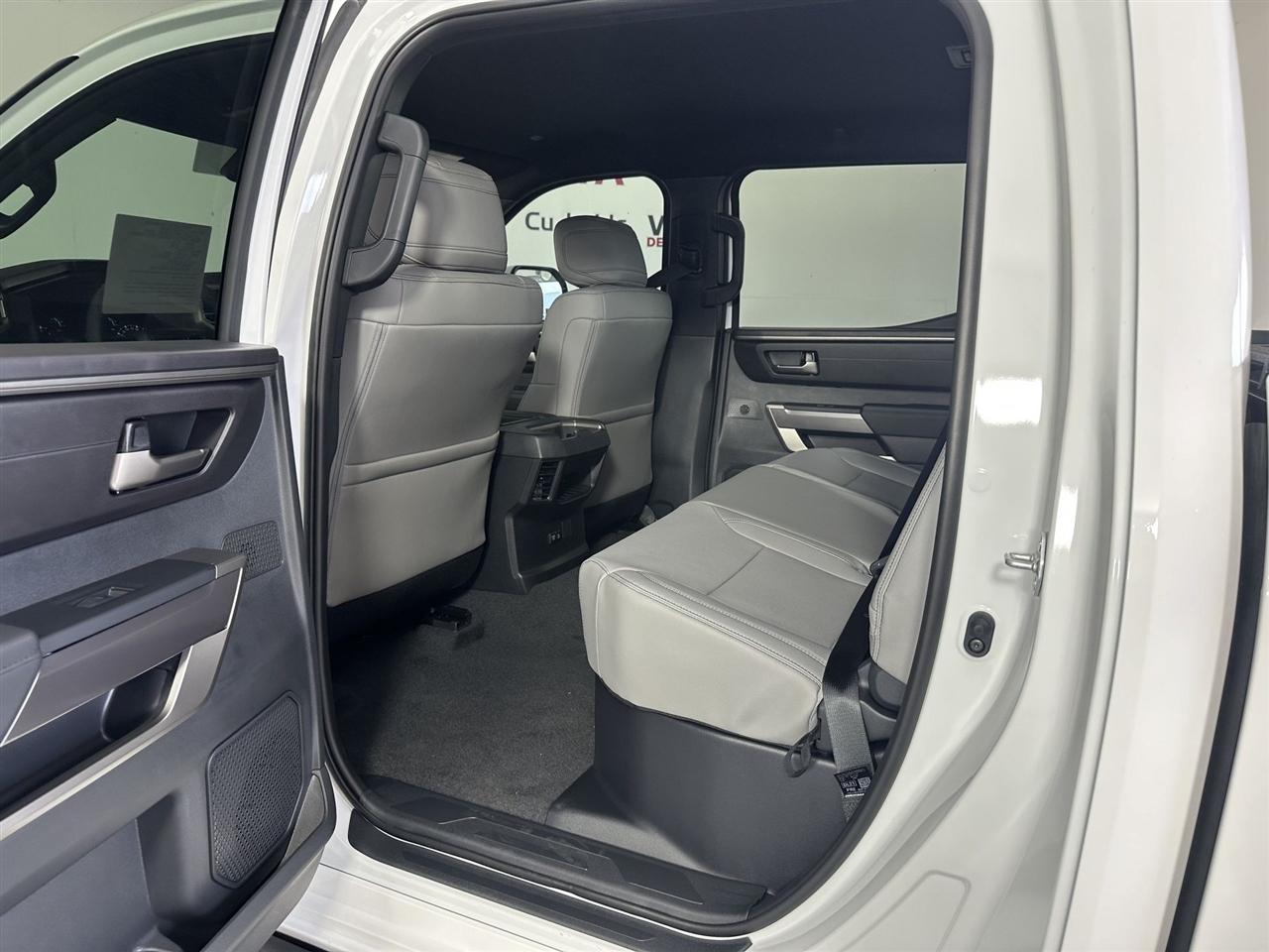 Toyota Tundra SR5 CrewMax 4WD 2026